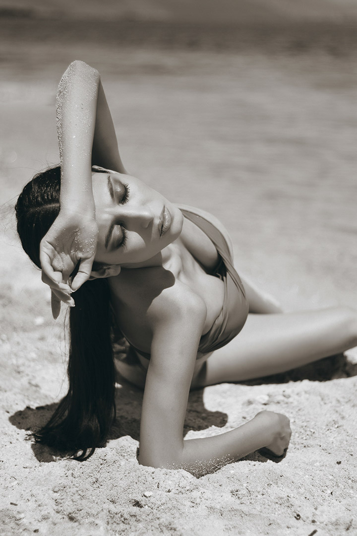 Լուսանկարիչ-Գագիկ Հարությունյան, Մոդել-Սեդա Սերոբյան,<br>Հայաստան (Սեւան)<br>2013